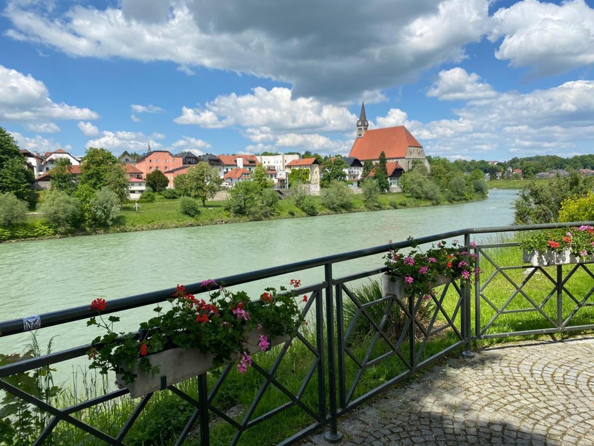 An Der Idyllischen Salzachschleife Naehe Salzburg Laufen