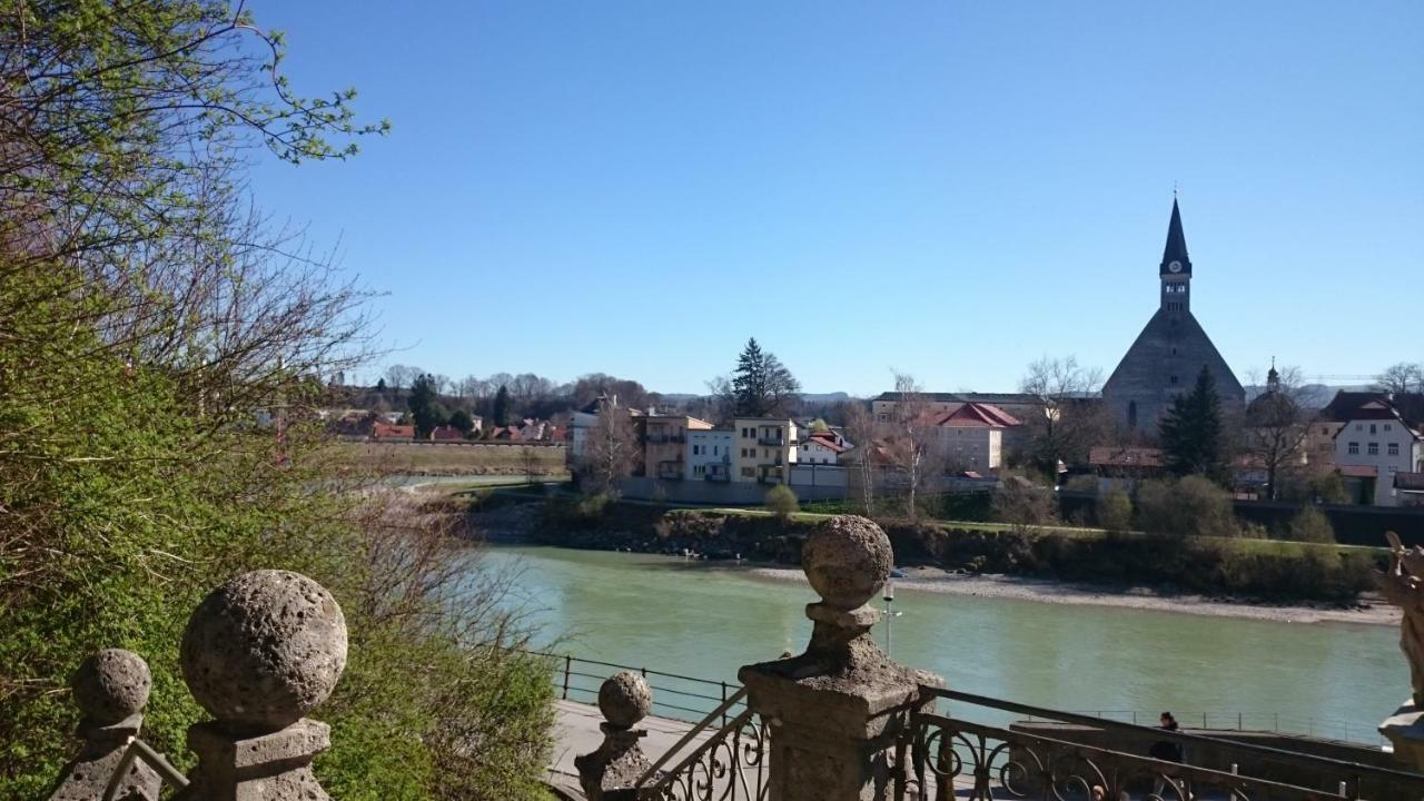 An Der Idyllischen Salzachschleife Naehe Salzburg Laufen