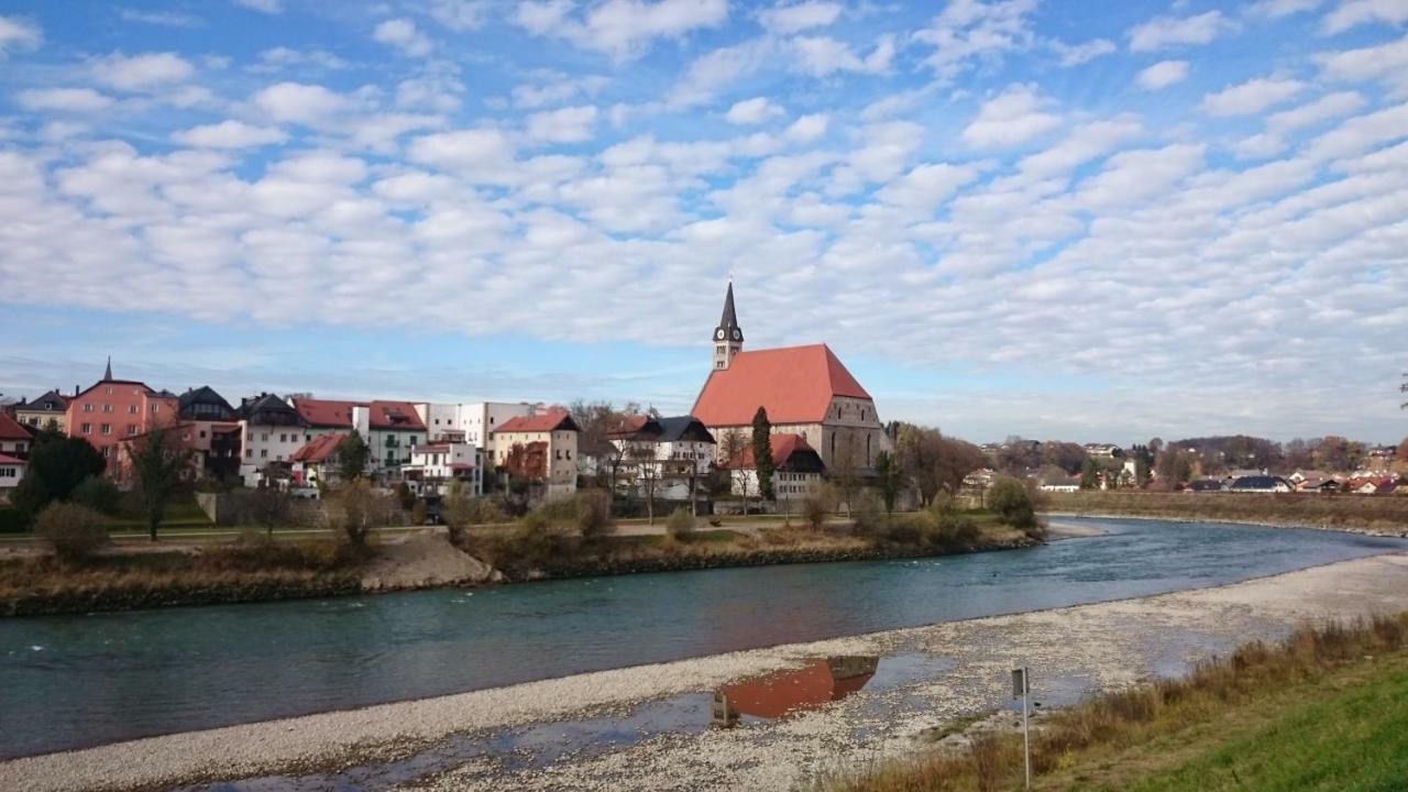 An Der Idyllischen Salzachschleife Naehe Salzburg Apartment Laufen