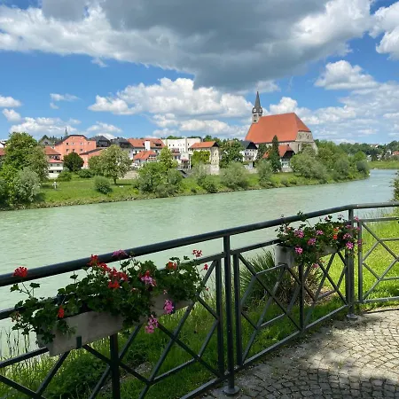 Ferienwohnung An Der Idyllischen Salzachschleife Naehe Salzburg Laufen Exterior photo
